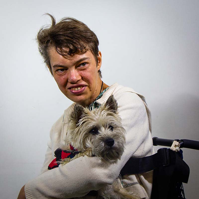 Melissa Genix Ollier et son petit chien